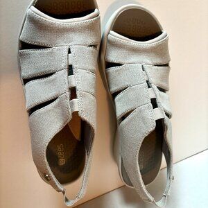 NWOT Bzees, size 8.5 Silver w/ sparkle, Comfortable